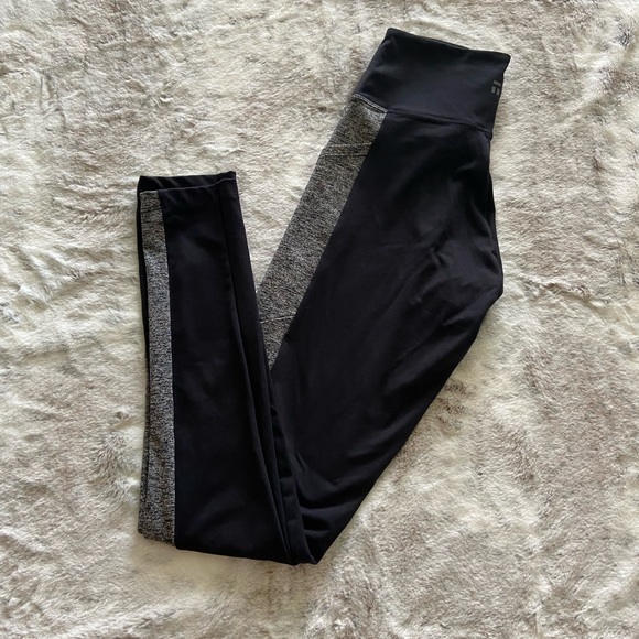 Tommy John Go Anywhere Collection Woman’s black and gray size Small - Picture 2 of 4